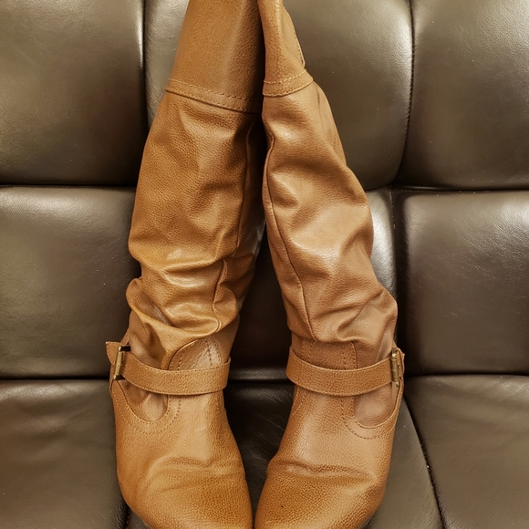 Boots - Picture 4 of 4